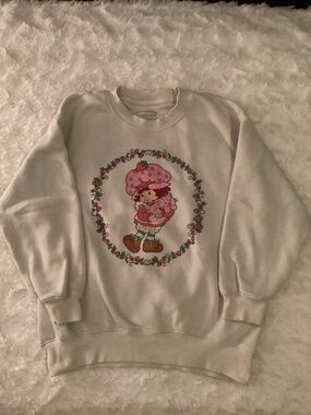Strawberry Shortcake Sweatshirt, Girls L, Cream
